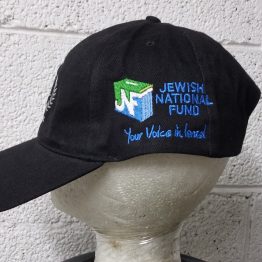 כובע מצחיה שחור עם רקמת צד
