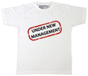 117. חולצה לחתן עם הדפס מצחיק “Under new management”