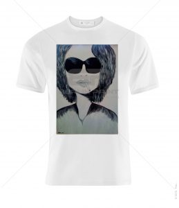 חולצה עם הדפס של ציור של אישה במשקפי שמש