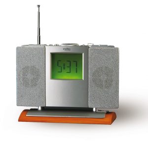 רדיו שעון מעורר על מעמד עץ סטריאו כולל סורק דיגיטלי וחיבור לשנאי AP